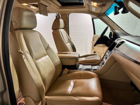 Used 2008 Cadillac Escalade Luxury image 11