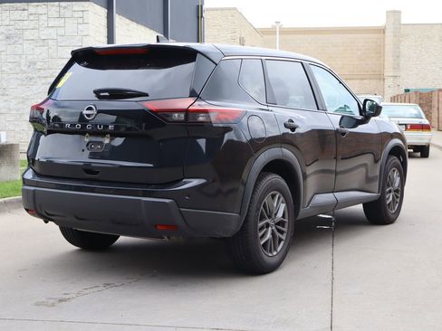 Used 2024 Nissan Rogue S FWD image 3