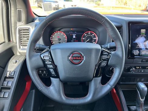 Used 2024 Nissan Frontier 4x4 Crew Cab image 18