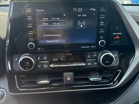 Used 2021 Toyota Highlander XLE AWD/4WD image 14