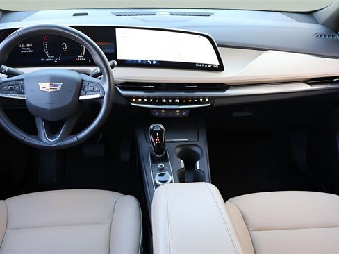 Used 2024 Cadillac XT4 Luxury w/ Cold Weather Package image 14