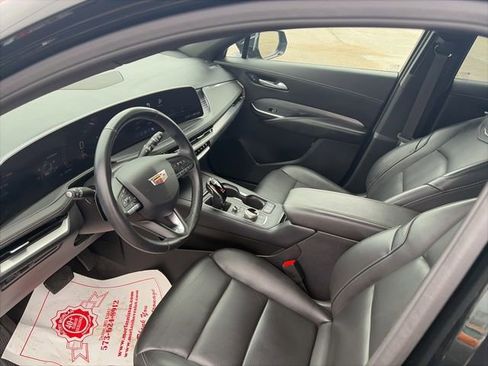 Used 2025 Cadillac XT4 Premium Luxury image 17