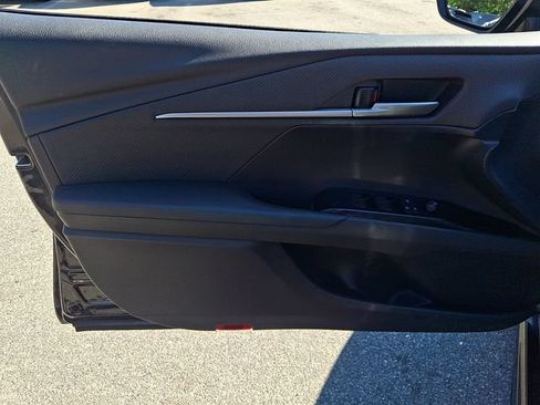 Used 2025 Toyota Camry SE FWD image 14