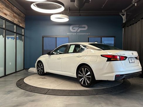 Used 2022 Nissan Altima 2.5 SR AWD/4WD image 5