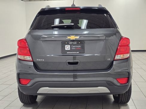 Used 2020 Chevrolet Trax LT w/ LT Convenience Package image 12