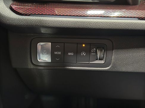 Used 2025 Chevrolet Traverse RS image 35