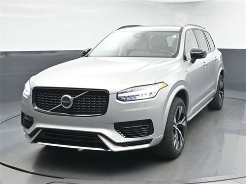 Used 2023 Volvo XC90 T8 Plus image 3