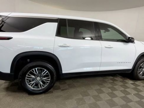 Used 2024 Chevrolet Traverse LS FWD image 3