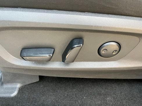 Used 2025 Nissan Pathfinder SV image 10