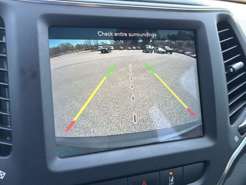 Used 2022 Jeep Cherokee Latitude image 12