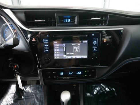 Used 2017 Toyota Corolla SE FWD image 17