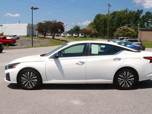 Used 2025 Nissan Altima 2.5 SV FWD image 4