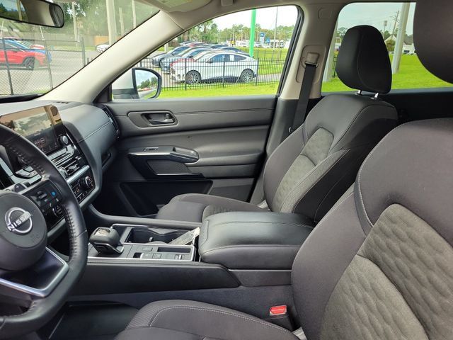 Used 2025 Nissan Pathfinder SV FWD image 18