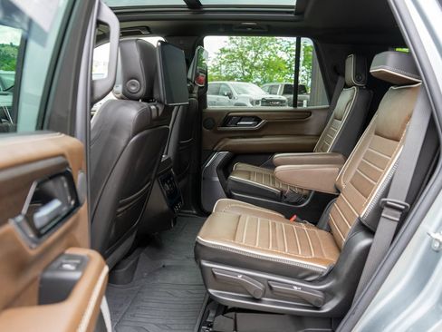 Used 2026 GMC Yukon Denali Ultimate w/ LPO, Floor Liner Package AWD/4WD image 14
