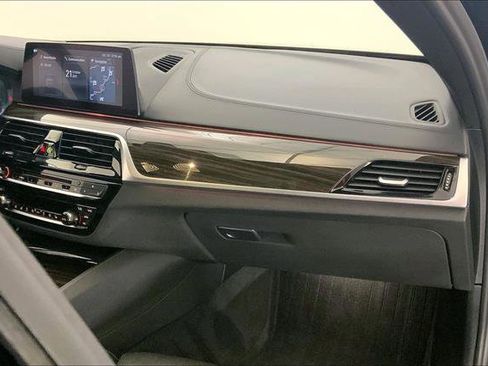 Used 2019 BMW 540i xDrive w/ M Sport Package image 23