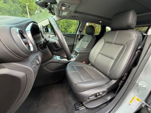 Used 2025 Chevrolet Blazer LT w/ Sound & Technology Package FWD image 12