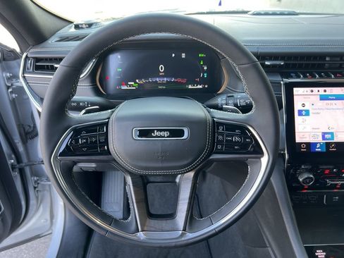 New 2024 Jeep Grand Cherokee Overland w/ Luxury Tech Group IV AWD/4WD image 13