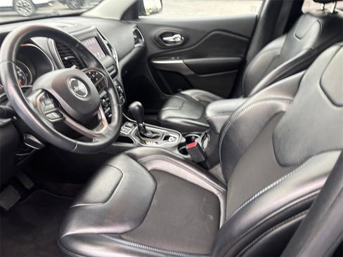 Used 2019 Jeep Cherokee Latitude Plus image 10