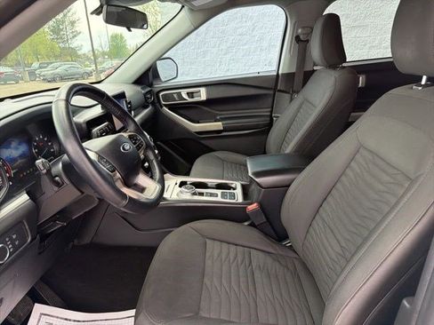 Used 2021 Ford Explorer XLT RWD image 10