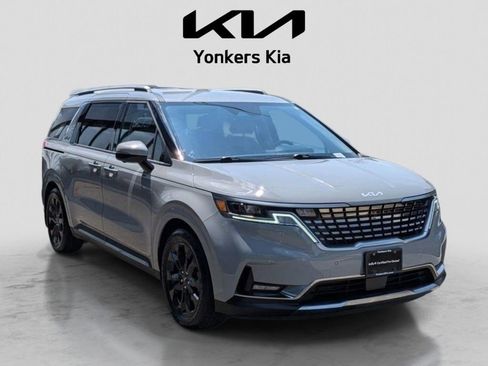 Used 2023 Kia Carnival SX FWD image 4