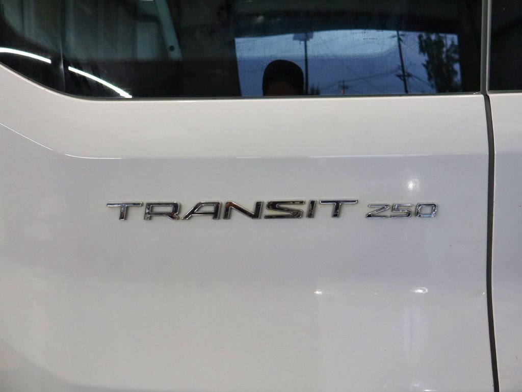 Used 2015 Ford Transit 250 148 Medium Roof RWD image 40