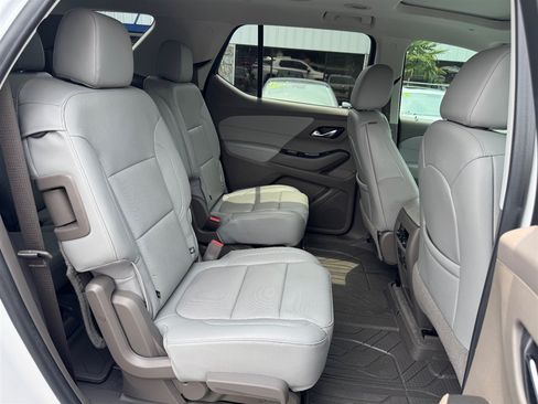 Used 2021 Chevrolet Traverse Premier FWD image 21