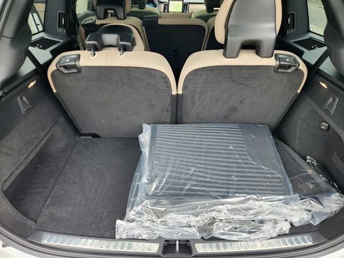New 2026 Volvo XC90 T8 Plus w/ Protection Package Premier AWD/4WD image 15