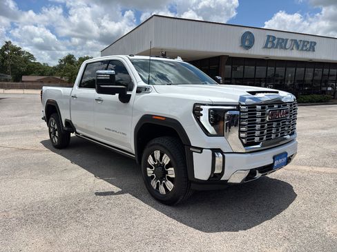 Used 2024 GMC Sierra 2500 Denali w/ Technology Package AWD/4WD image 3