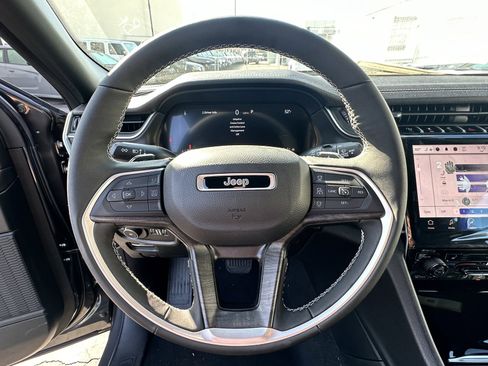 New 2024 Jeep Grand Cherokee Limited w/ Black Appearance Package image 22