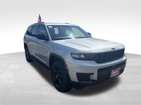 Used 2025 Jeep Grand Cherokee L Laredo AWD/4WD image 10