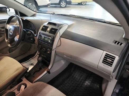 Used 2013 Toyota Corolla L FWD image 17