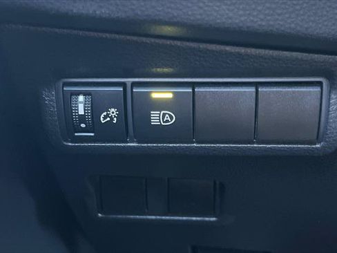 Used 2025 Toyota Corolla Cross XLE FWD image 37
