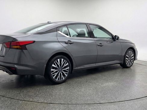 Used 2025 Nissan Altima 2.5 SV FWD image 9