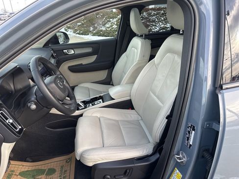 Used 2023 Volvo XC40 B5 Plus w/ Driver Assist Package image 22