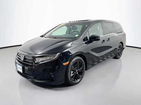 Used 2024 Honda Odyssey Sport image 3