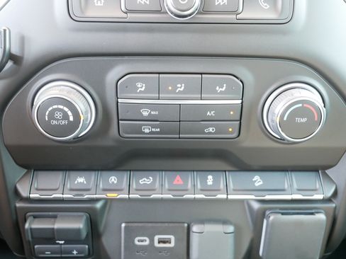 Used 2025 Chevrolet Silverado 1500 Custom Trail Boss w/ Turbomax Blackout Package AWD/4WD image 23