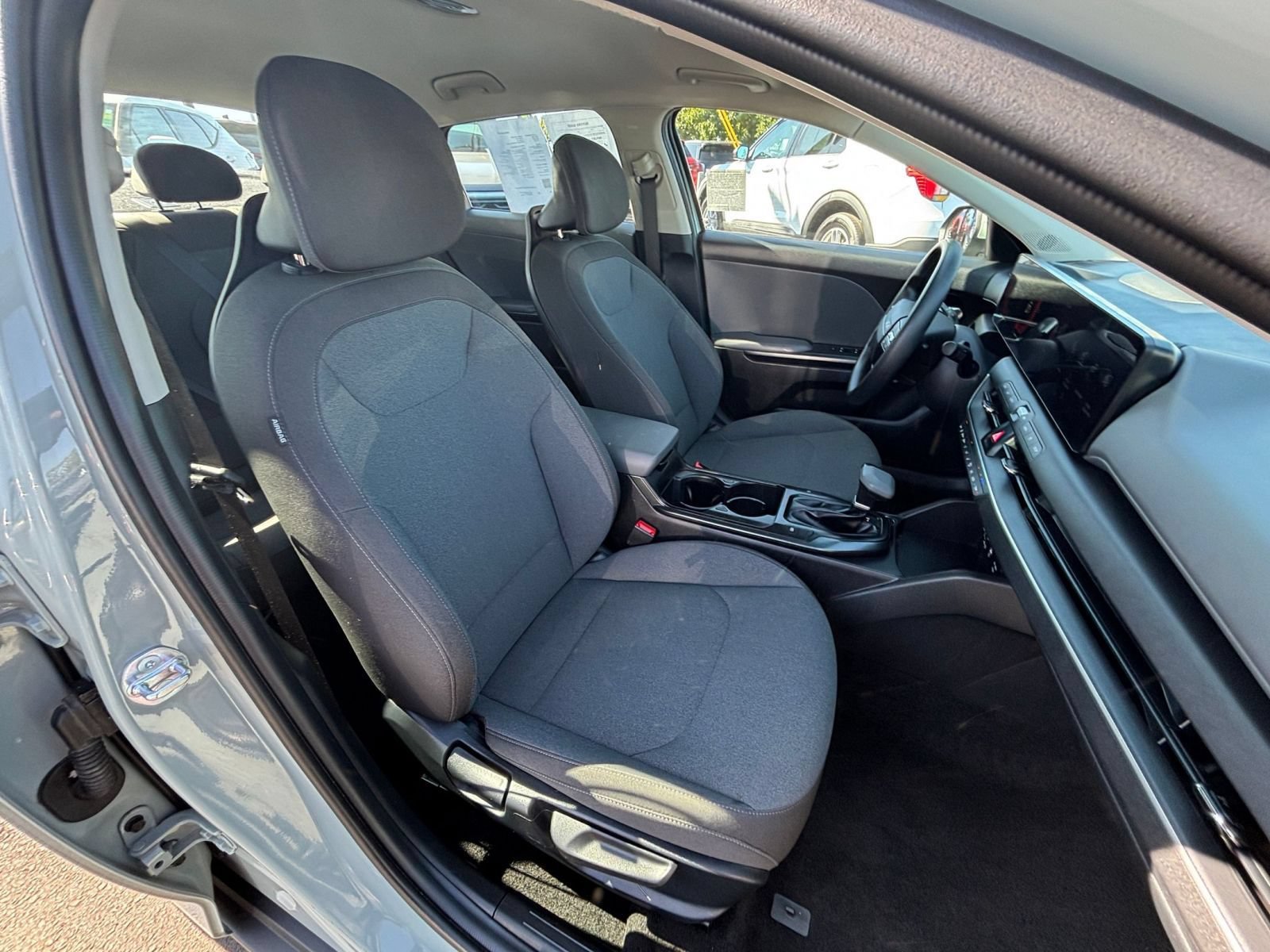 Used 2025 Kia K4 FWD image 35