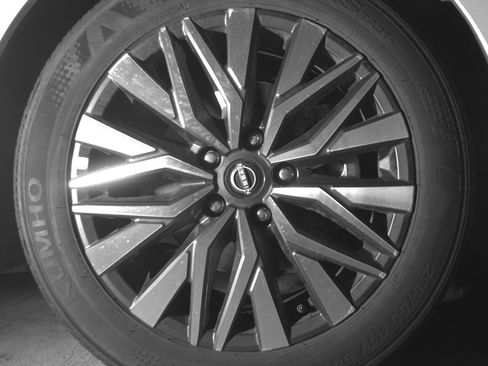 Used 2025 Nissan Altima 2.5 SV FWD image 13