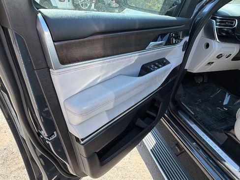 Certified 2025 Jeep Grand Wagoneer 4WD image 14