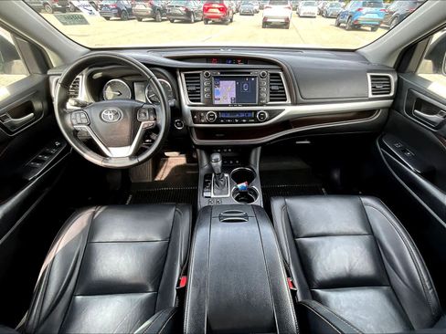 Used 2019 Toyota Highlander XLE image 22
