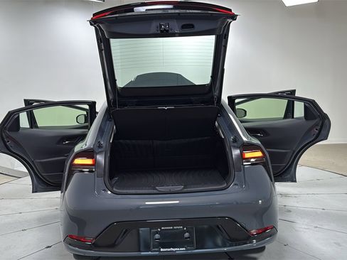 Certified 2025 Toyota Prius XLE image 16