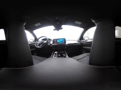 Used 2025 Volkswagen Atlas Cross Sport SE image 38