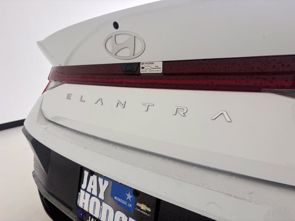 Used 2025 Hyundai Elantra SEL FWD image 25