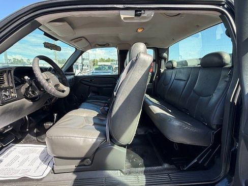 Used 2006 GMC Sierra 3500 W/T w/ Heavy-Duty Power Package image 14