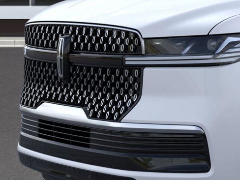 New 2025 Lincoln Navigator L Reserve AWD/4WD image 17