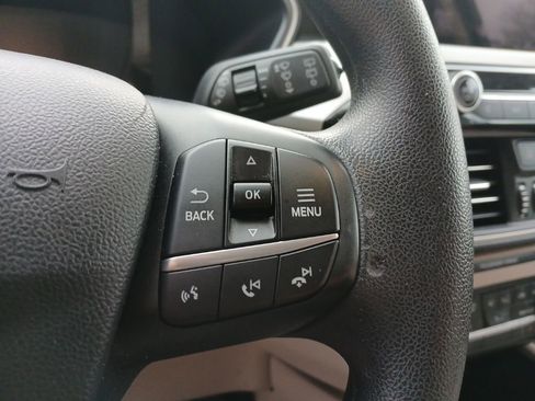 Used 2020 Ford Escape SE image 18