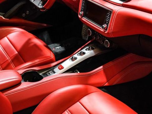 Used 2018 Ferrari California T image 29