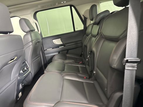 Used 2025 Ford Expedition Active AWD/4WD image 23