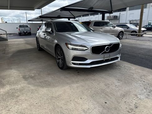 Used 2018 Volvo S90 T5 Momentum w/ Convenience Package FWD image 3
