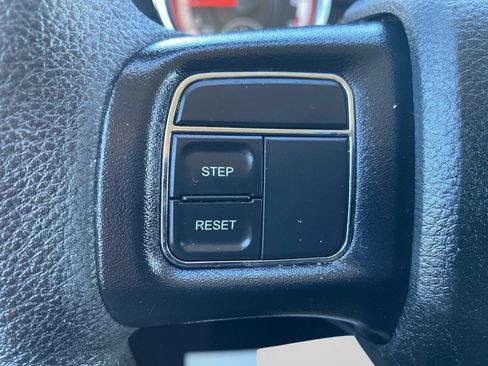Used 2019 Dodge Grand Caravan SE FWD image 25